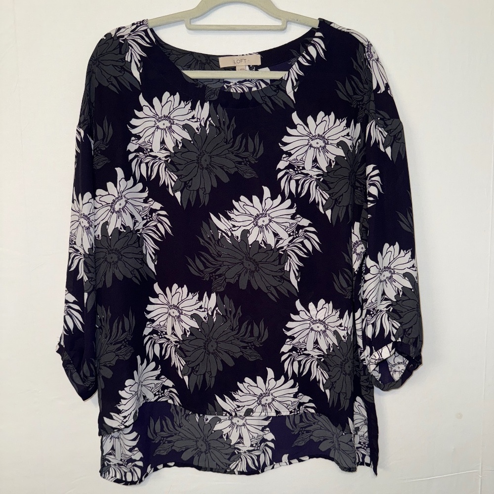 🟣3/$20-Loft blouse navy gray and white